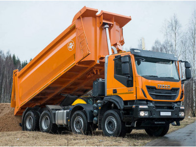 Самосвалы Iveco Trakker