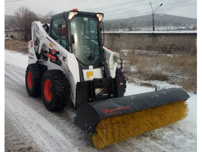 ПОГРУЗЧИК - ПЛАНИРОВЩИК BOBCAT S-770 с коммунальным оборудованием
