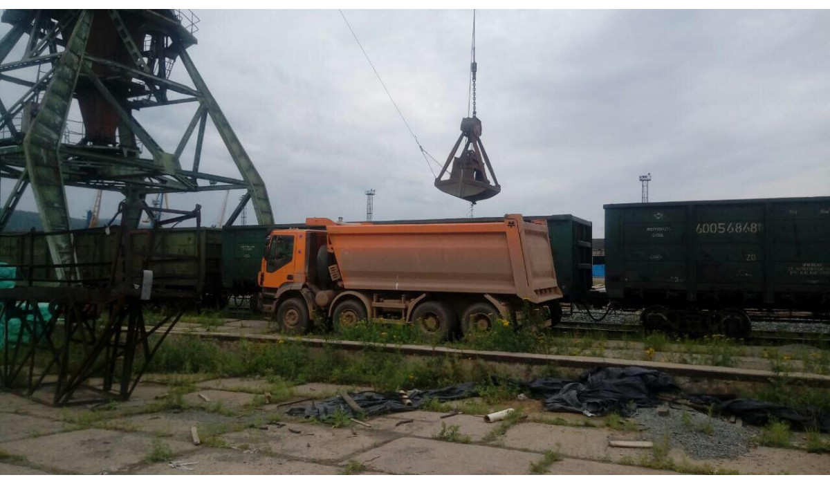 Перегрузка инертных материалов в Северном Осетровском речном порту